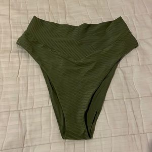 Arie high wasted cross over green textured bottoms